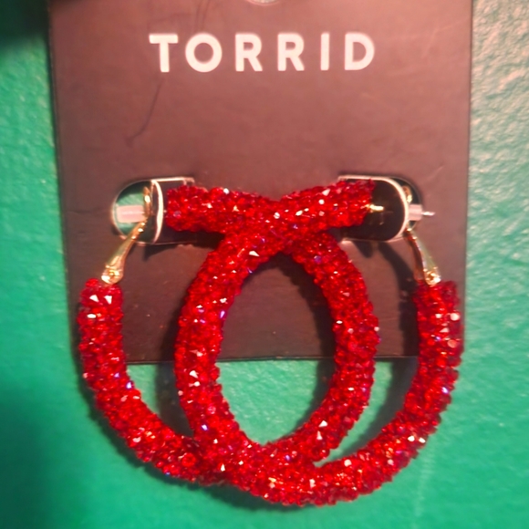 🆕️ NWT Embellished Red Beaded Hoop Earrings - Picture 4 of 6